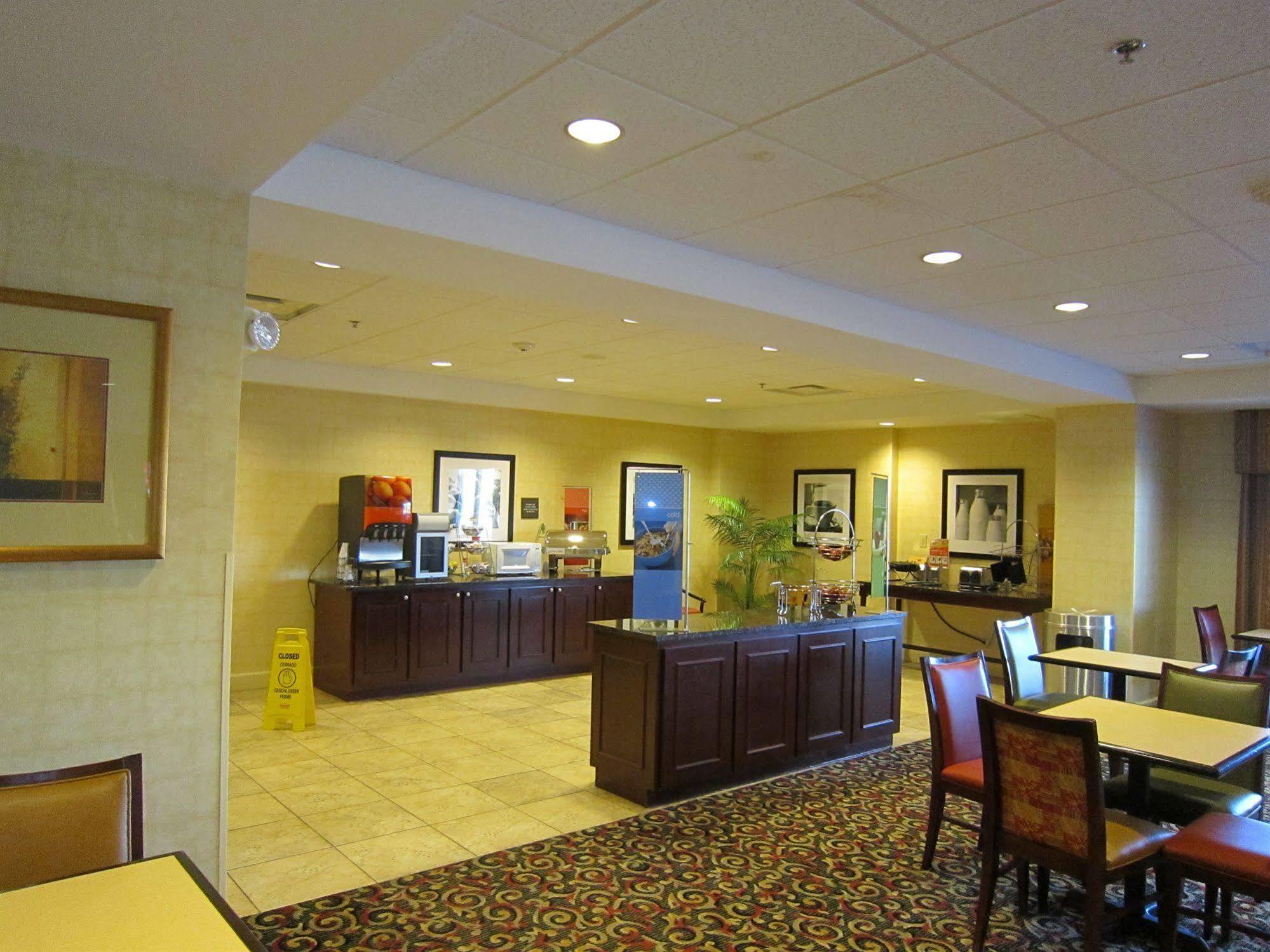 Hampton Inn Fayetteville Exterior foto